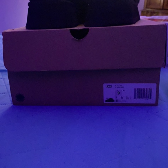 Women Ugg - Picture 4 of 4